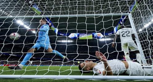 مع انتهاء عقودهم.. 4 نجوم في الطريق إلى مدريد لتعزيز الدفاع والوسط